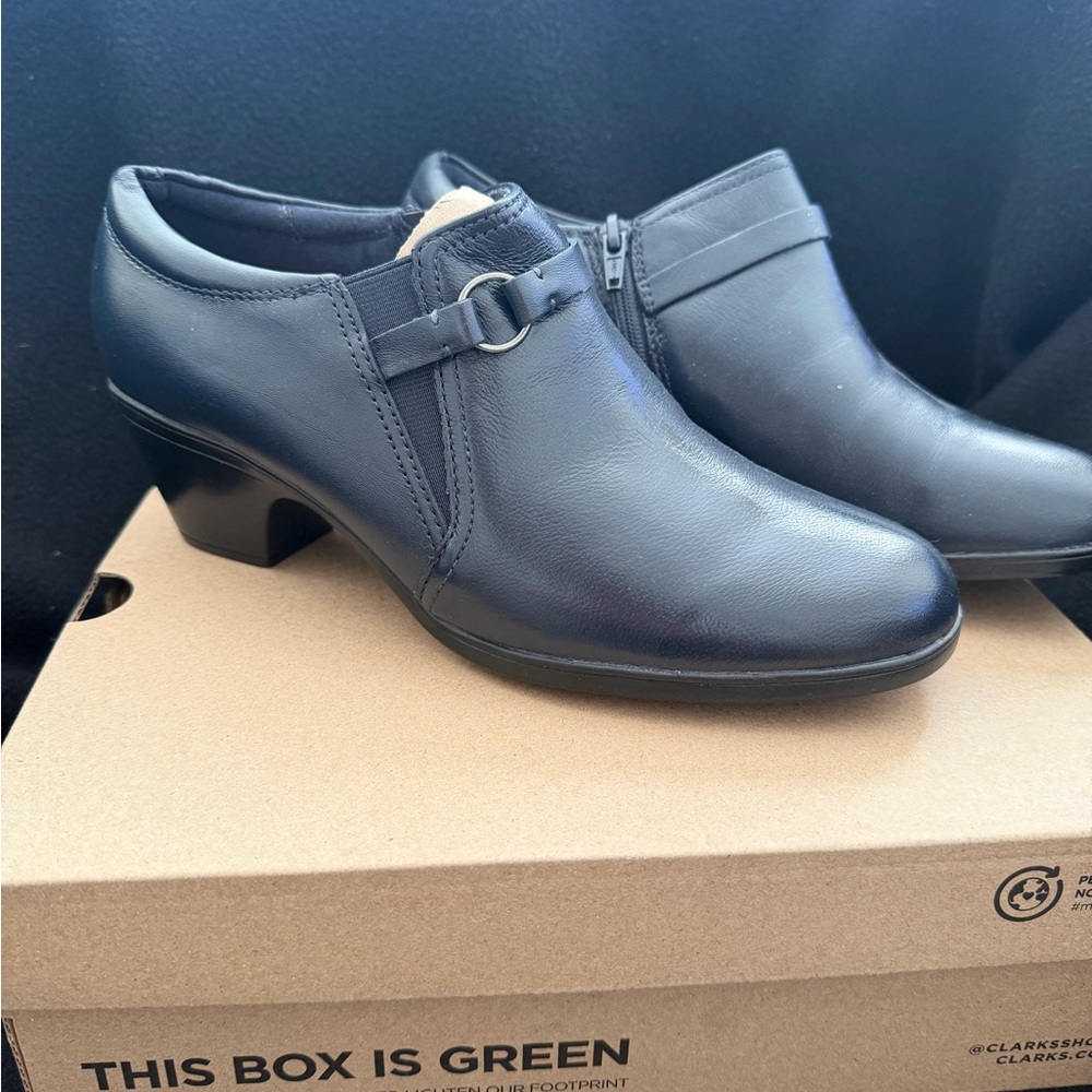 Clarks Women's Navy Blue Leather Shoe- Boots 9 1/2 New